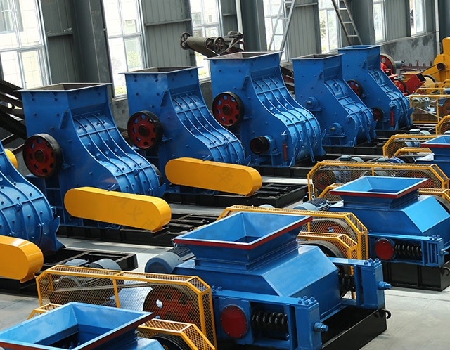 雙級(jí)無(wú)篩底粉碎機(jī)